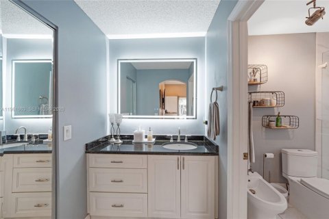 Villa ou maison à vendre à Miami, Floride: 3 chambres, 150.41 m2 № 2024717 - photo 17