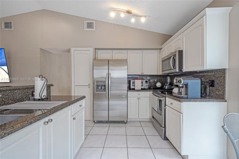 Villa ou maison à vendre à Miami, Floride: 3 chambres, 150.41 m2 № 2024717 - photo 11