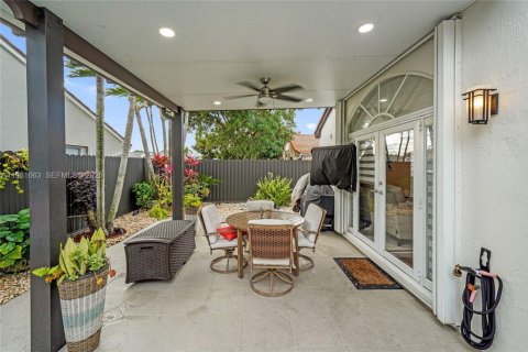 Villa ou maison à vendre à Miami, Floride: 3 chambres, 150.41 m2 № 2024717 - photo 24