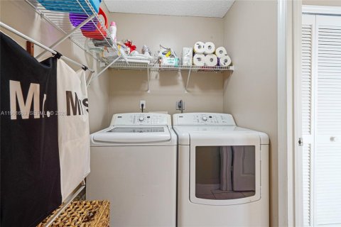 Villa ou maison à vendre à Miami, Floride: 3 chambres, 150.41 m2 № 2024717 - photo 22