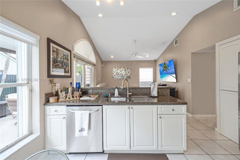 Villa ou maison à vendre à Miami, Floride: 3 chambres, 150.41 m2 № 2024717 - photo 12