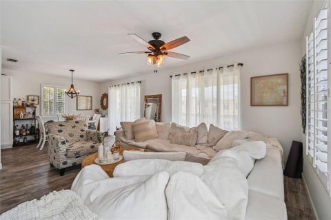 House in Redington Beach, Florida 3 bedrooms, 98.1 sq.m. № 1883251 - photo 4