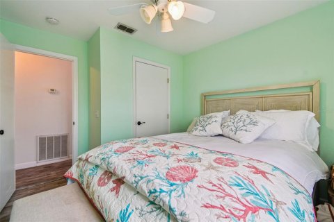 House in Redington Beach, Florida 3 bedrooms, 98.1 sq.m. № 1883251 - photo 15