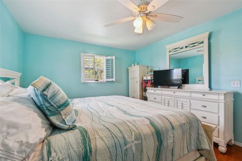 House in Redington Beach, Florida 3 bedrooms, 98.1 sq.m. № 1883251 - photo 18