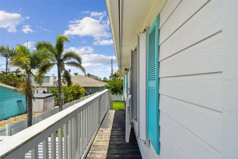 House in Redington Beach, Florida 3 bedrooms, 98.1 sq.m. № 1883251 - photo 25