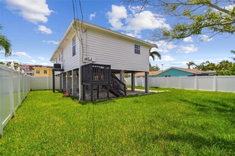 House in Redington Beach, Florida 3 bedrooms, 98.1 sq.m. № 1883251 - photo 30