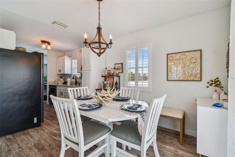 House in Redington Beach, Florida 3 bedrooms, 98.1 sq.m. № 1883251 - photo 7