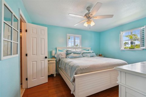 House in Redington Beach, Florida 3 bedrooms, 98.1 sq.m. № 1883251 - photo 17