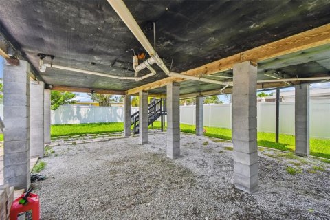 House in Redington Beach, Florida 3 bedrooms, 98.1 sq.m. № 1883251 - photo 27