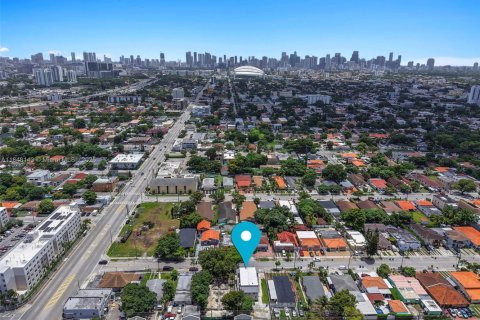 Propiedad comercial en venta en Miami, Florida, 337.05 m2 № 1852229 - foto 16