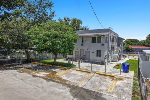 Propiedad comercial en venta en Miami, Florida, 337.05 m2 № 1852229 - foto 2