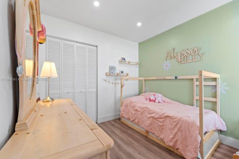 Casa en venta en Miami, Florida, 4 dormitorios, 153.47 m2 № 1848896 - foto 24