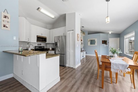 Casa en venta en Miami, Florida, 4 dormitorios, 153.47 m2 № 1848896 - foto 11