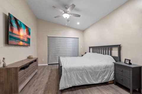 Casa en venta en Miami, Florida, 4 dormitorios, 153.47 m2 № 1848896 - foto 15