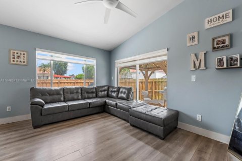 Casa en venta en Miami, Florida, 4 dormitorios, 153.47 m2 № 1848896 - foto 7