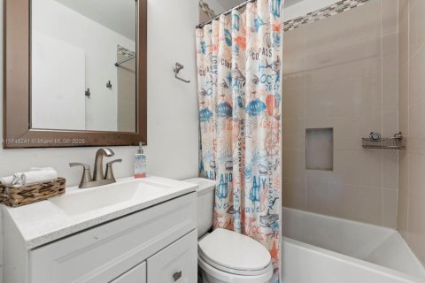 Casa en venta en Miami, Florida, 4 dormitorios, 153.47 m2 № 1848896 - foto 22