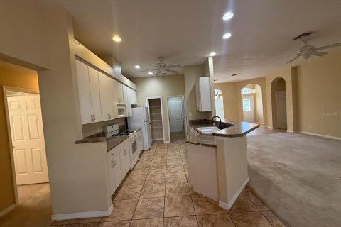 Villa ou maison à louer à Tavares, Floride: 3 chambres, 161.74 m2 № 2102895 - photo 4