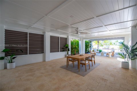 House in Marathon, Florida 5 bedrooms, 279.73 sq.m. № 1958752 - photo 29