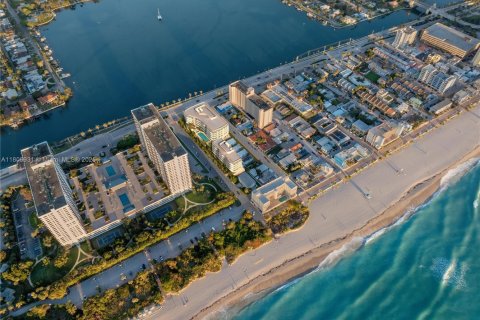 Condominio en venta en Hollywood, Florida, 2 dormitorios, 132.2 m2 № 1745568 - foto 19