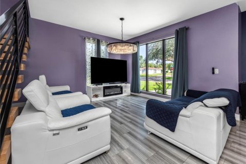 House in Clearwater, Florida 3 bedrooms, 294.13 sq.m. № 2202518 - photo 10