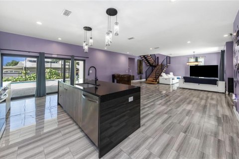 House in Clearwater, Florida 3 bedrooms, 294.13 sq.m. № 2202518 - photo 15
