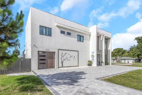 House in Clearwater, Florida 3 bedrooms, 294.13 sq.m. № 2202518 - photo 4