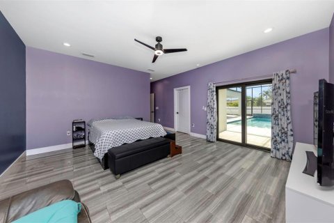House in Clearwater, Florida 3 bedrooms, 294.13 sq.m. № 2202518 - photo 23