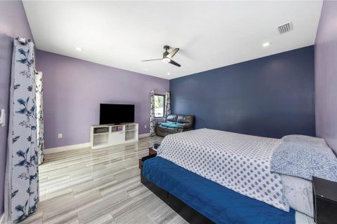 House in Clearwater, Florida 3 bedrooms, 294.13 sq.m. № 2202518 - photo 21