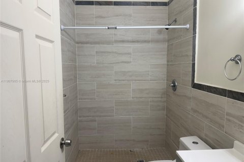 Villa ou maison à vendre à Miami, Floride: 4 chambres, 181.07 m2 № 1967724 - photo 16