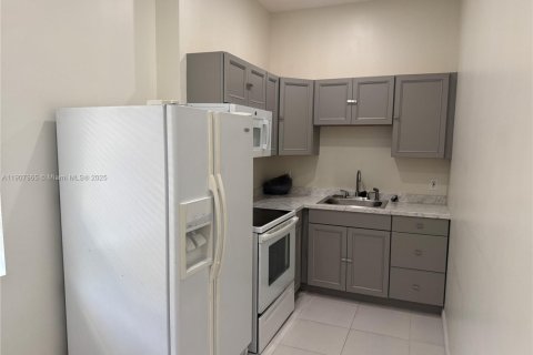 Villa ou maison à vendre à Miami, Floride: 4 chambres, 181.07 m2 № 1967724 - photo 18