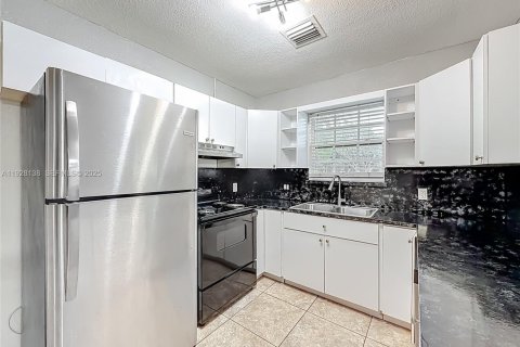 Снять в аренду виллу или дом в Помпано-Бич, Флорида 3 спальни, 225.94м2, № 2034846 - фото 17