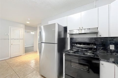 Снять в аренду виллу или дом в Помпано-Бич, Флорида 3 спальни, 225.94м2, № 2034846 - фото 19