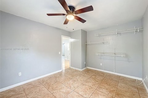 Снять в аренду виллу или дом в Помпано-Бич, Флорида 3 спальни, 225.94м2, № 2034846 - фото 24