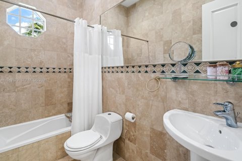 Casa en venta en Coral Gables, Florida, 6 dormitorios, 451.23 m2 № 2000239 - foto 22