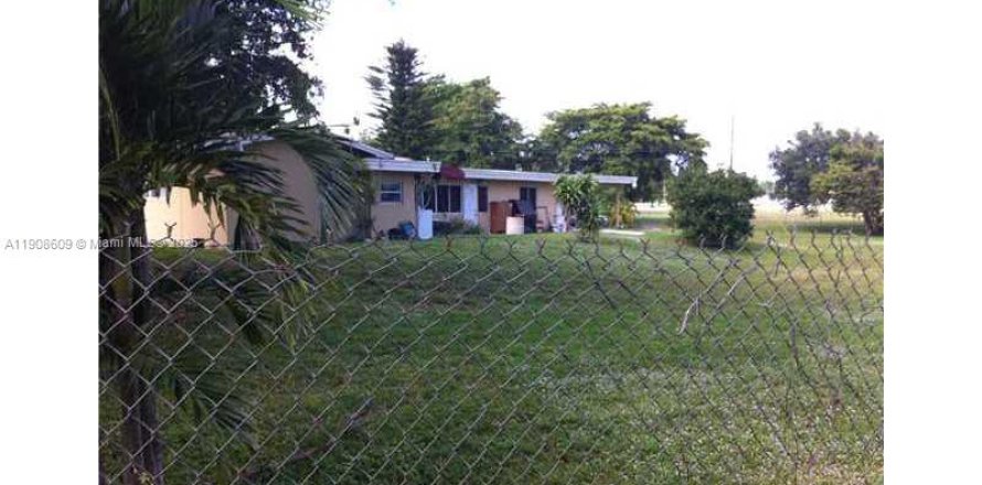 Propiedad comercial en Davie, Florida 259.01 m2 № 2012782