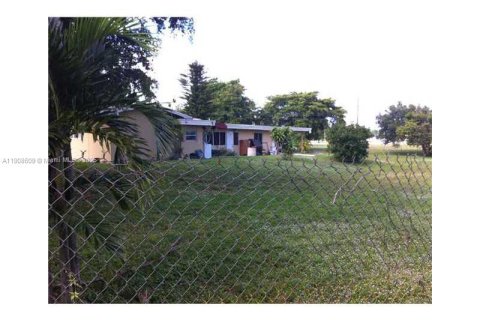 Propiedad comercial en venta en Davie, Florida, 259.01 m2 № 2012782 - foto 2