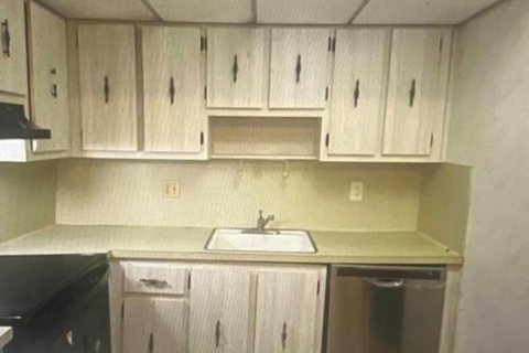 Condo in Lauderhill, Florida, 1 bedroom № 2190669 - photo 4