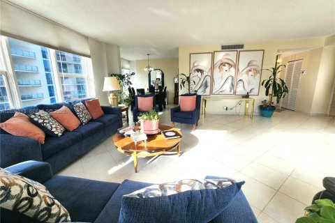 Condo in Hollywood, Florida, 2 bedrooms № 2087912 - photo 7