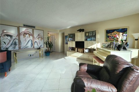 Condo in Hollywood, Florida, 2 bedrooms № 2087912 - photo 9