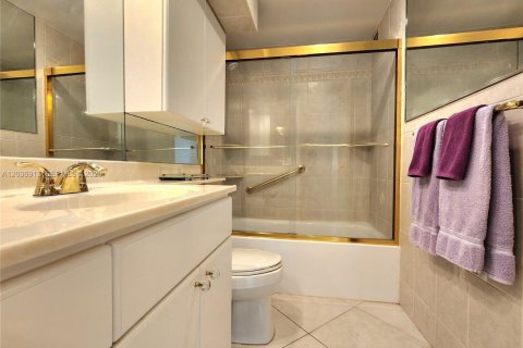 Condo in Hollywood, Florida, 2 bedrooms № 2087912 - photo 28