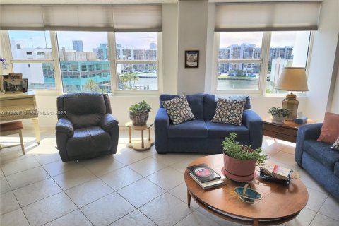 Condo in Hollywood, Florida, 2 bedrooms № 2087912 - photo 5