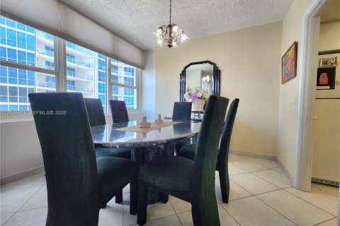 Condo in Hollywood, Florida, 2 bedrooms № 2087912 - photo 10
