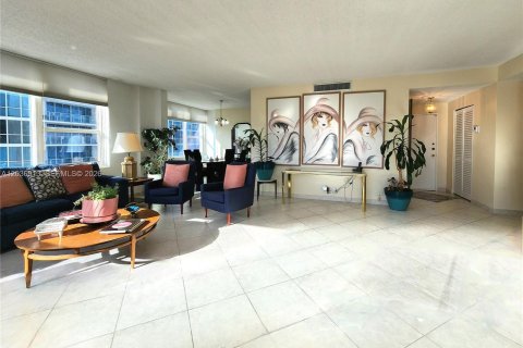 Condo in Hollywood, Florida, 2 bedrooms № 2087912 - photo 8