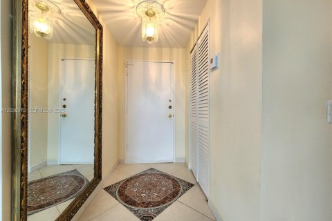Condo in Hollywood, Florida, 2 bedrooms № 2087912 - photo 14