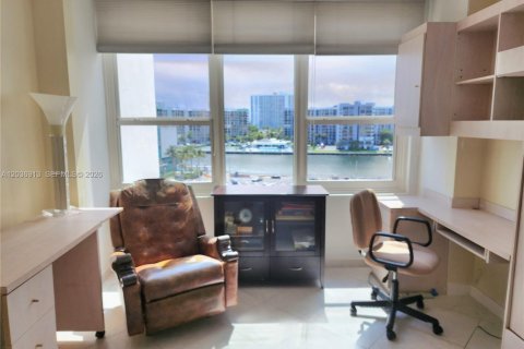 Condo in Hollywood, Florida, 2 bedrooms № 2087912 - photo 26