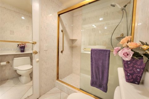 Condo in Hollywood, Florida, 2 bedrooms № 2087912 - photo 24