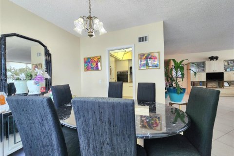 Condo in Hollywood, Florida, 2 bedrooms № 2087912 - photo 11