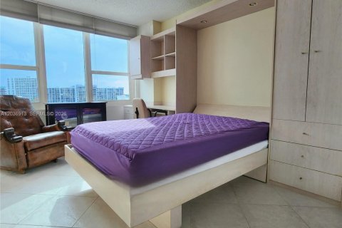 Condo in Hollywood, Florida, 2 bedrooms № 2087912 - photo 27