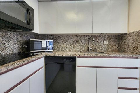 Condo in Hollywood, Florida, 2 bedrooms № 2087912 - photo 12