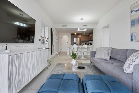 Condo in Doral, Florida, 2 bedrooms  № 1973529 - photo 6